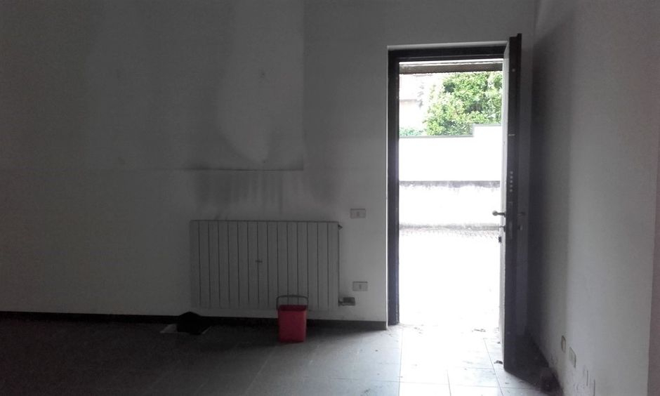 #4141 Negozio con magazzino e posto auto scoperto in vendita - foto 3