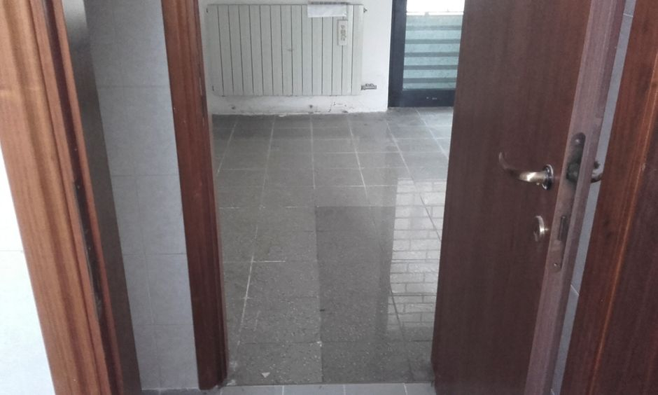#4141 Negozio con magazzino e posto auto scoperto in vendita - foto 5