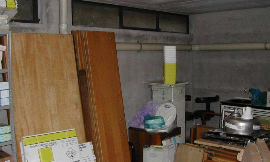 #4141 Negozio con magazzino e posto auto scoperto in vendita - foto 8