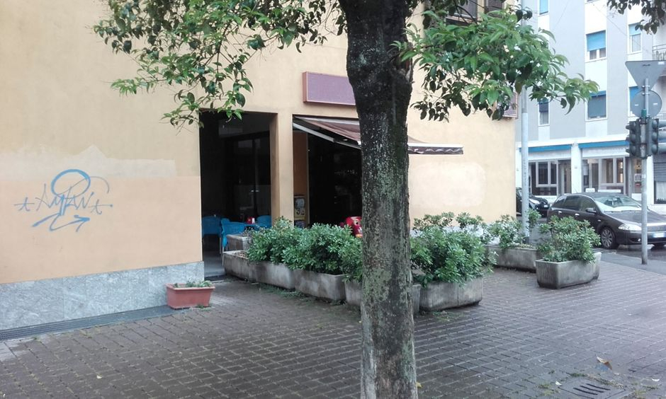 #4141 Negozio con magazzino e posto auto scoperto in vendita - foto 9