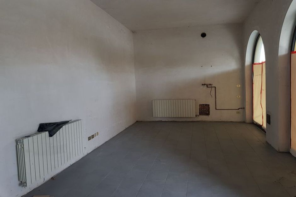 #4144 Negozio in complesso residenziale (sub 19) in vendita - foto 2