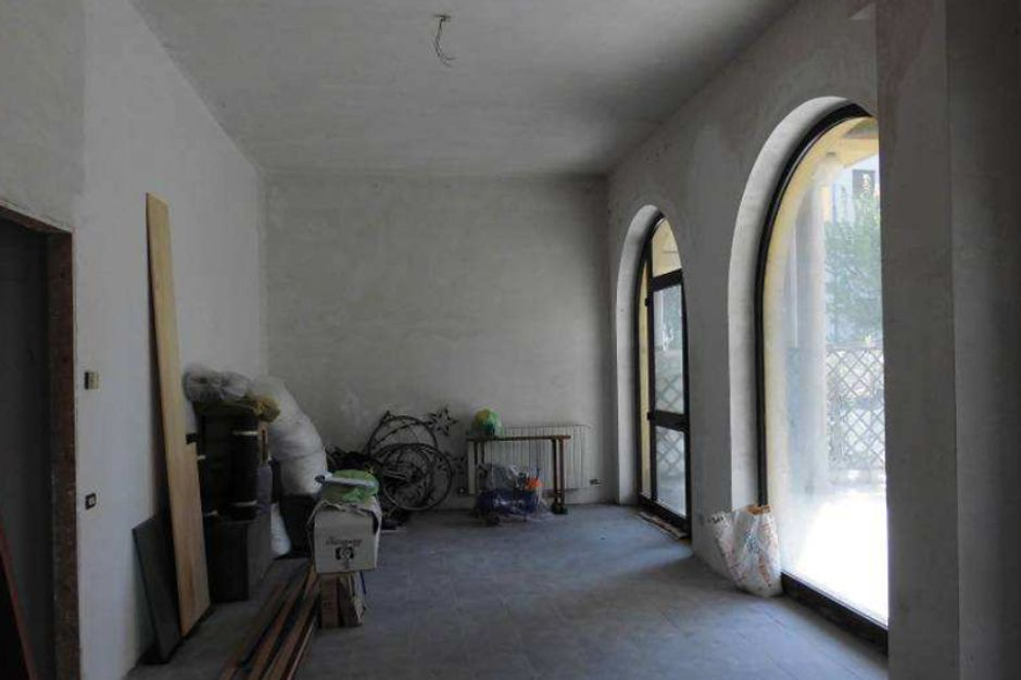 #4145 Negozio in complesso residenziale (sub 20) in vendita - foto 1