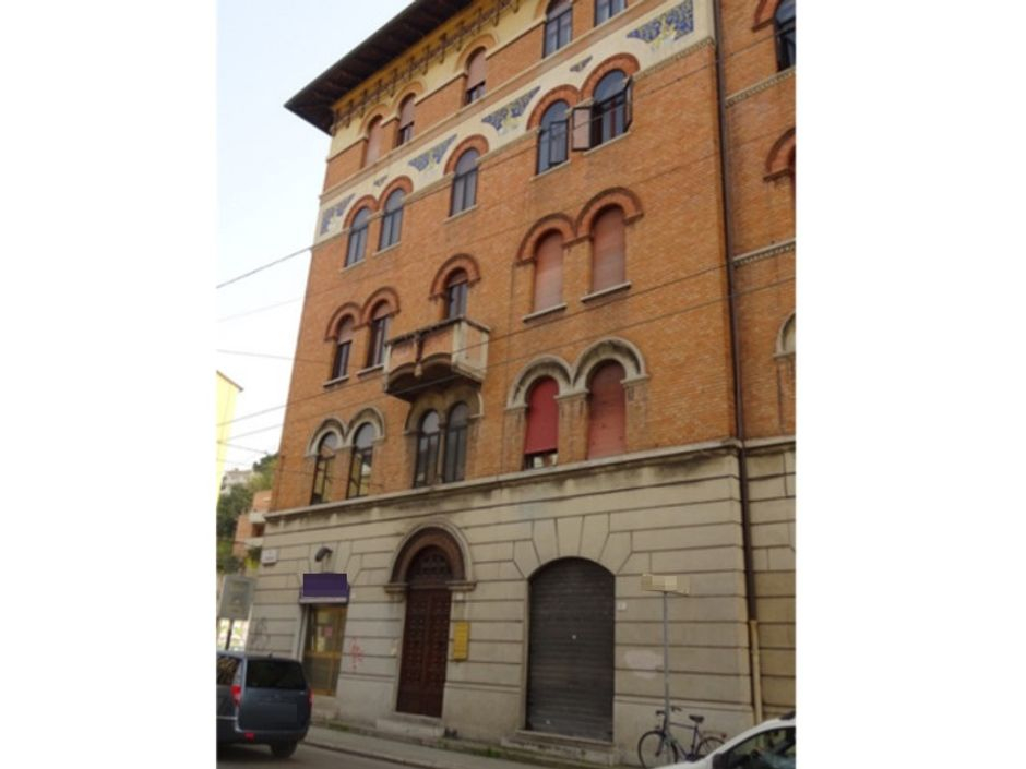 #4161 Magazzino in zona centrale in vendita - foto 2