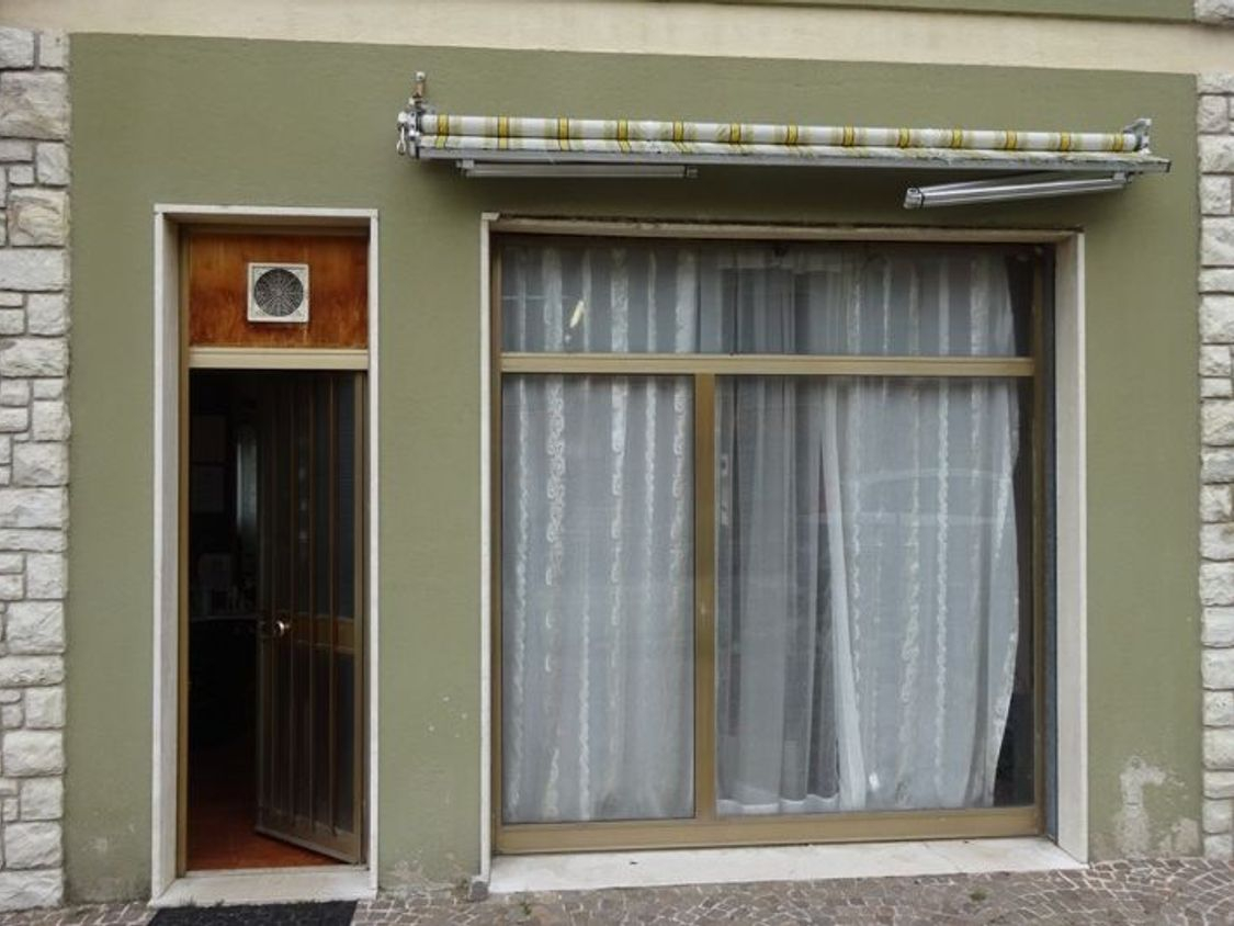 Compre con almacenamiento y garaje