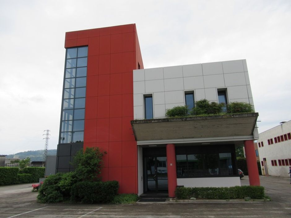 #4218 Capannone artigianale con palazzina uffici e parcheggio in vendita - foto 3