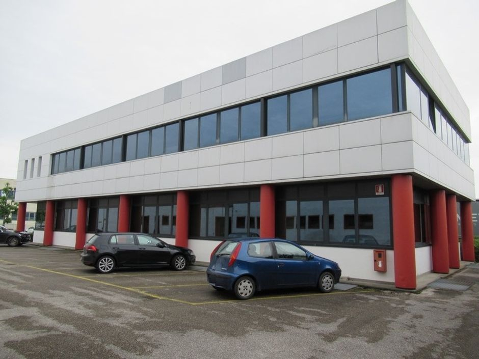 #4218 Capannone artigianale con palazzina uffici e parcheggio in vendita - foto 4