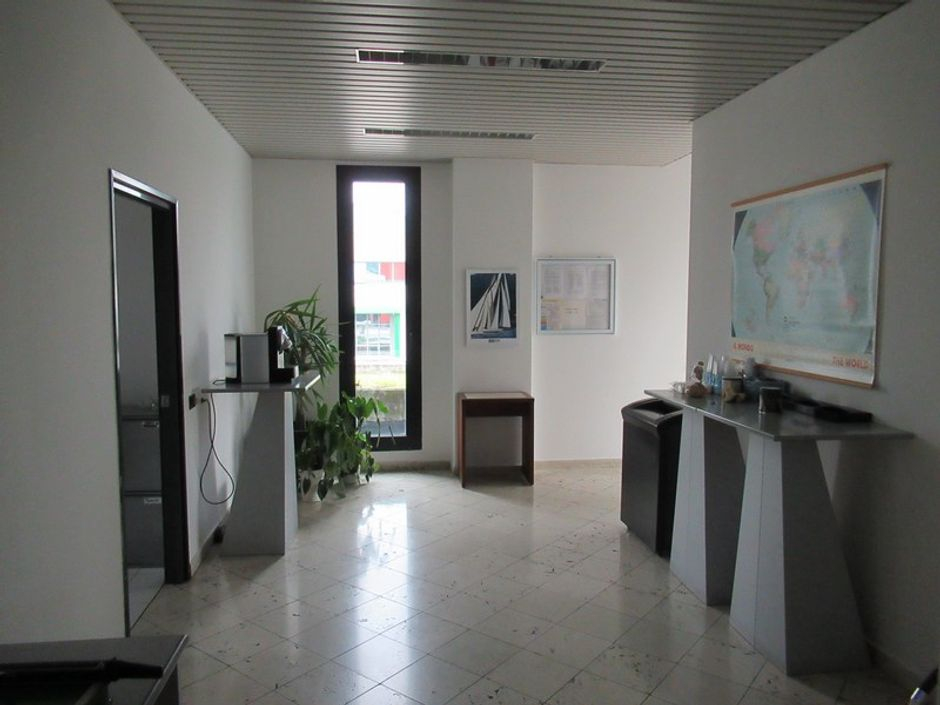 #4218 Capannone artigianale con palazzina uffici e parcheggio in vendita - foto 8