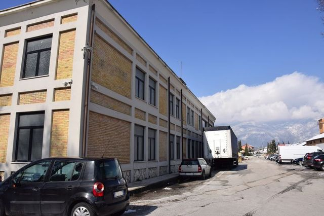 Con servizi in vendita