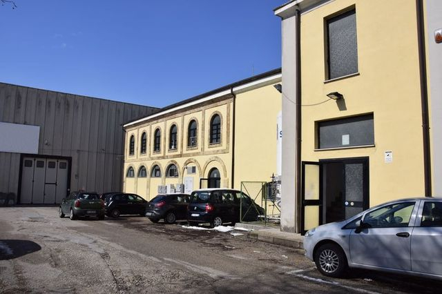 Con servizi in vendita