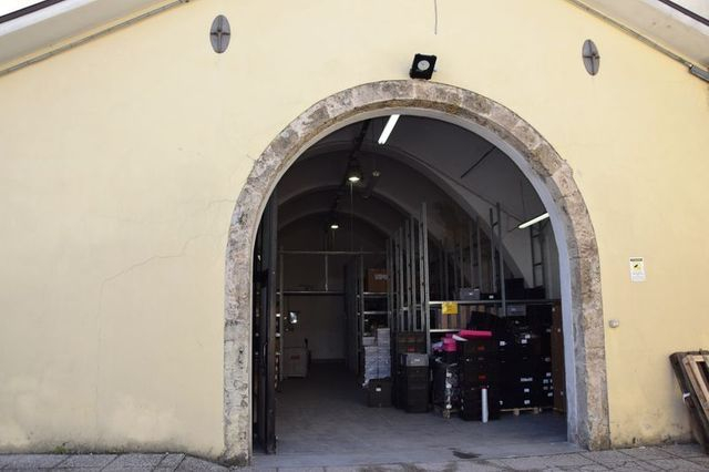 Con servizi in vendita