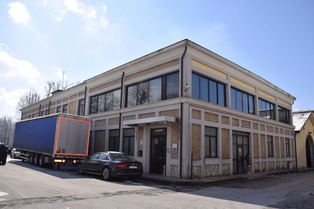 Con servizi in vendita
