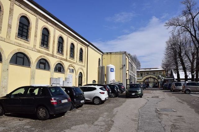 Con servizi in vendita