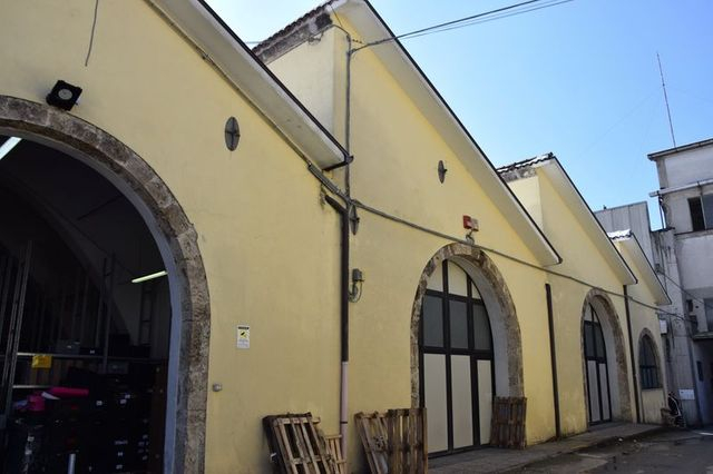 Con servizi in vendita