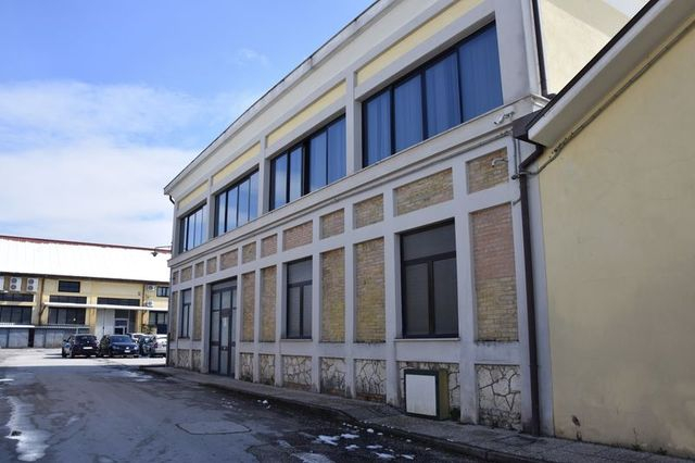 Con servizi in vendita