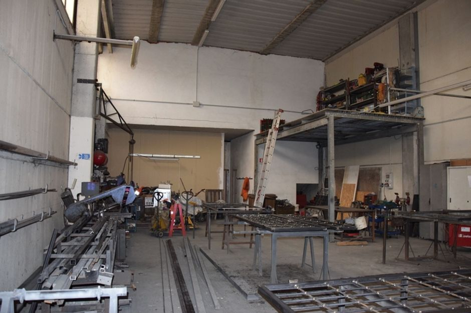 #4228 Porzione di capannone con uffici in vendita - foto 1