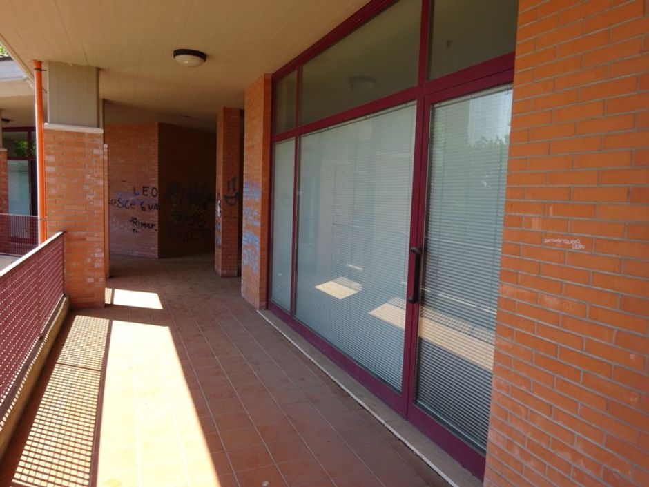 #4241 Negozio in complesso polifunzionale in vendita - foto 1