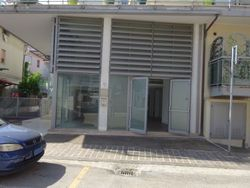 Commercial space with mezzanine and warehouse - Lot 4420 (Auction 4420)