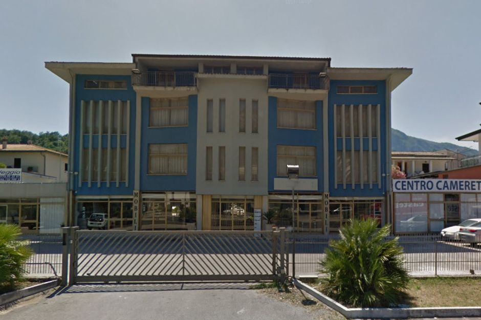 #4515 Show room su più livelli con abitazione in vendita - foto 1