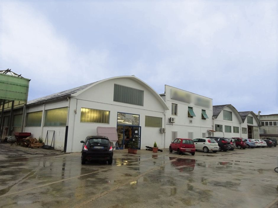 #4594 Edificio produttivo con area vendita e abitazione in vendita - foto 1