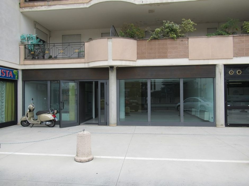 #4628 Negozio in complesso residenziale (sub 81) in vendita - foto 1