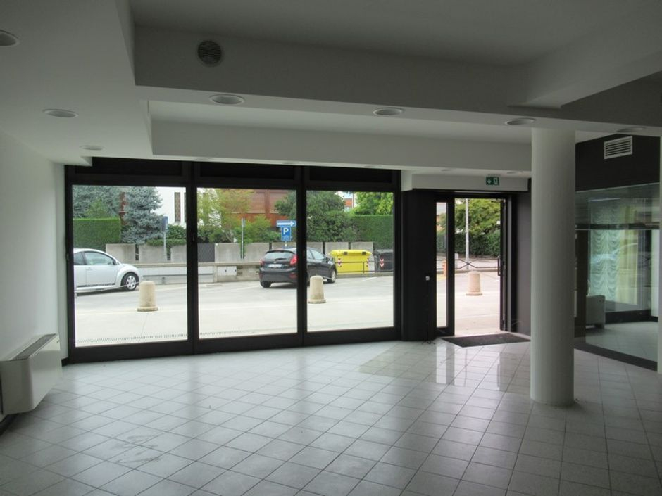 #4628 Negozio in complesso residenziale (sub 81) in vendita - foto 2