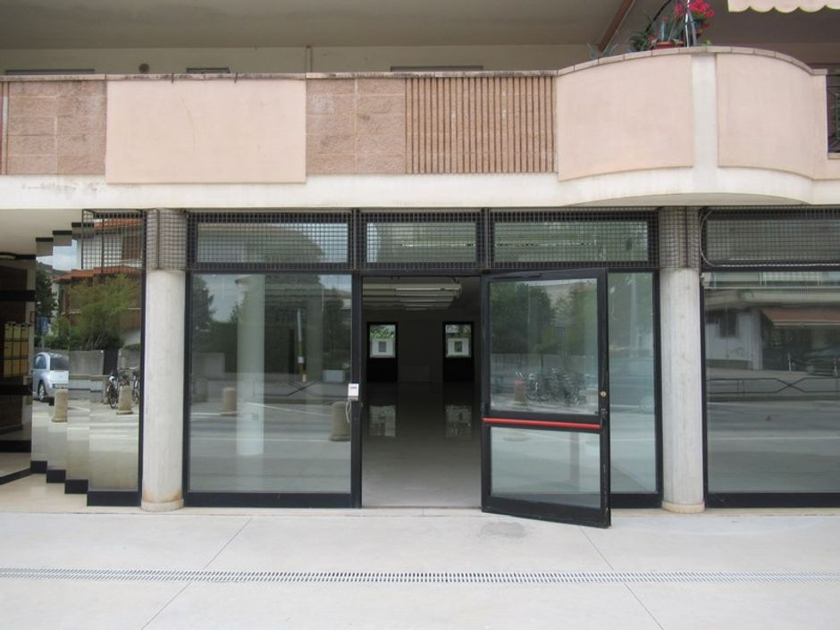 #4629 Negozio in complesso residenziale (sub 141) in vendita - foto 1