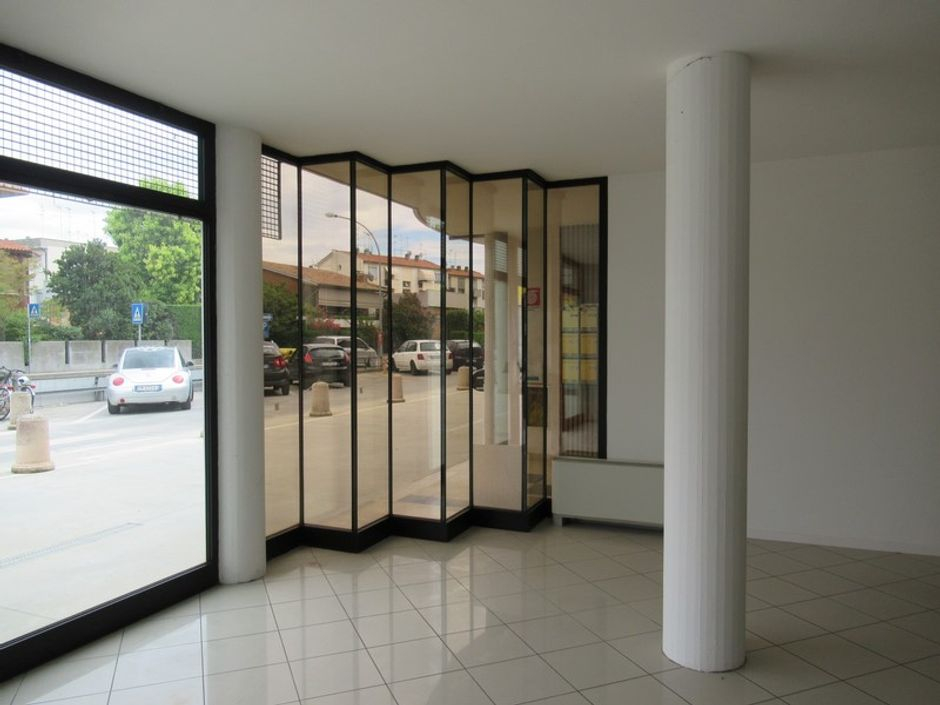 #4629 Negozio in complesso residenziale (sub 141) in vendita - foto 4