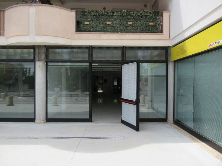 #4630 Negozio in complesso residenziale (sub 140) in vendita - foto 1