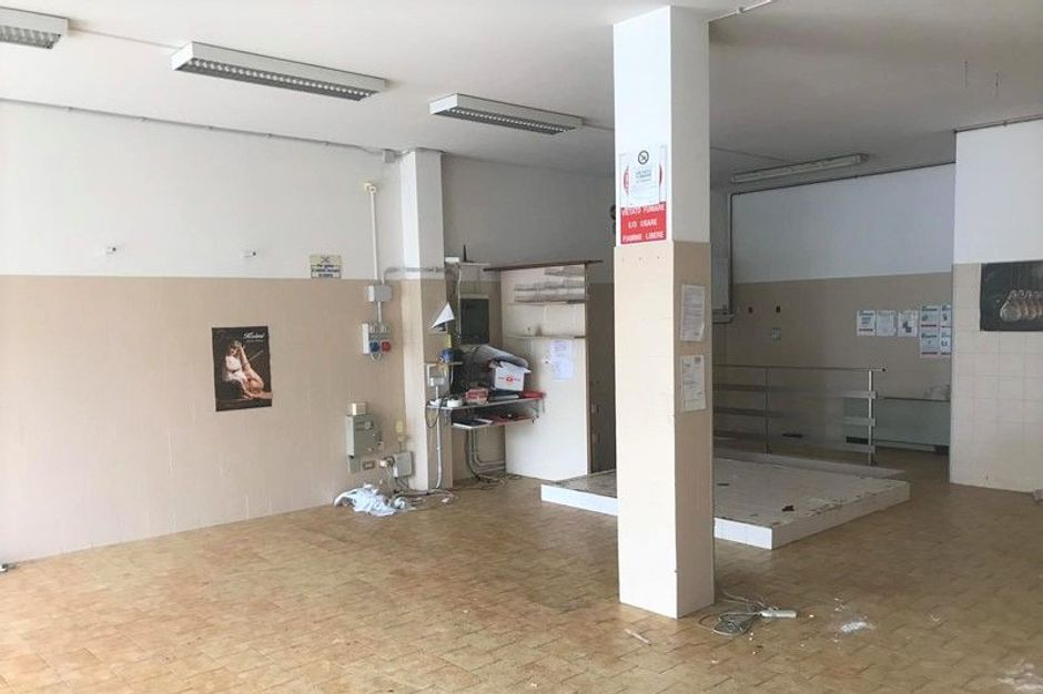 #4675 Negozio su due livelli in vendita - foto 3