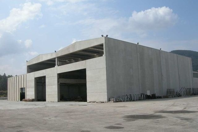 Fabbricati industriali in vendita