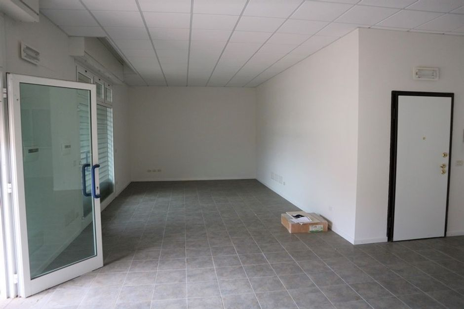 #4795 Negozio in zona centrale in vendita - foto 2