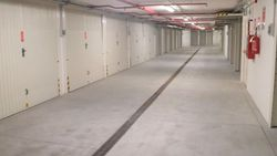 Car garage, warehouse, parking space and motorcycles - Lot 4806 (Auction 4806)