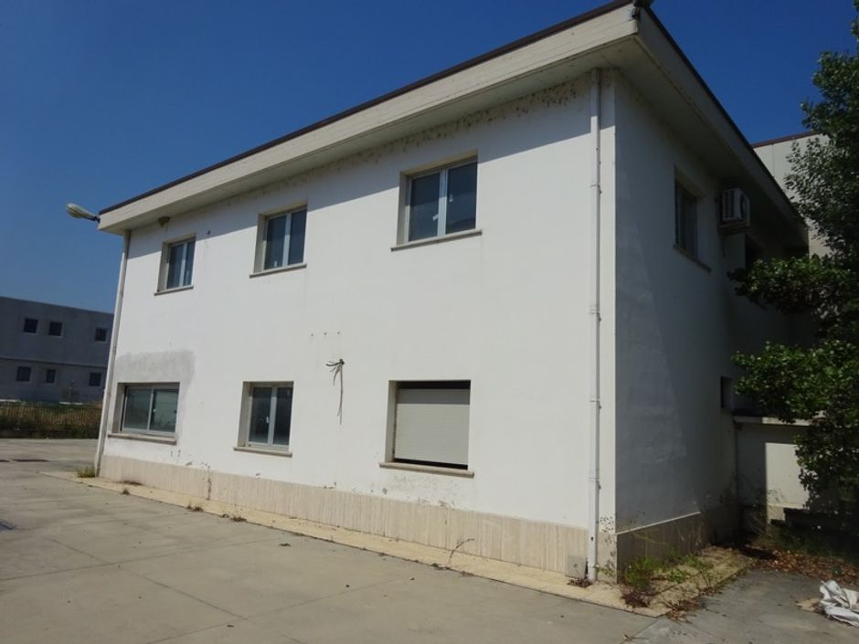 #4847 Capannone con palazzina uffici e corte in vendita - foto 9