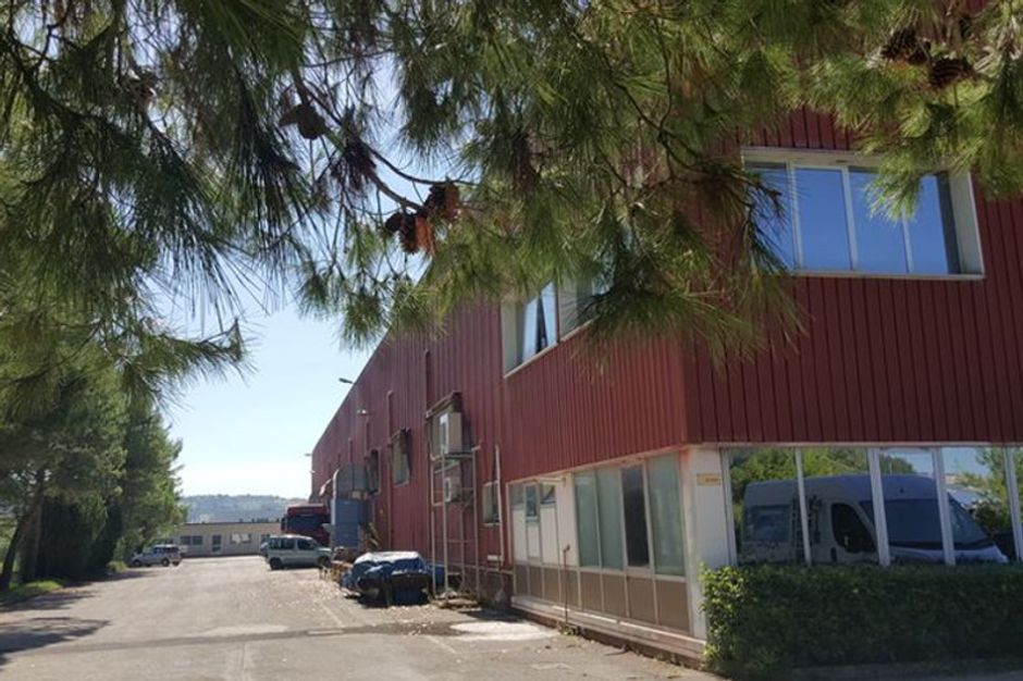 #4933 Opificio industriale con corte di pertinenza in vendita - foto 2