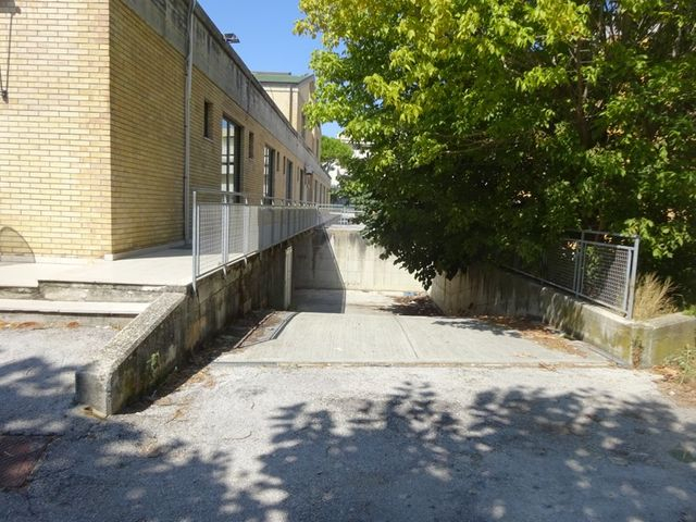 Garage in vendita