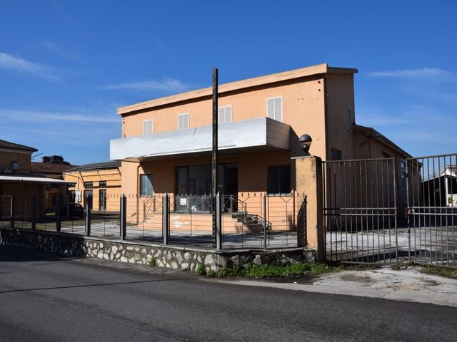 Complessi commerciali in vendita