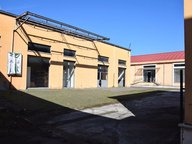 Complessi commerciali in vendita
