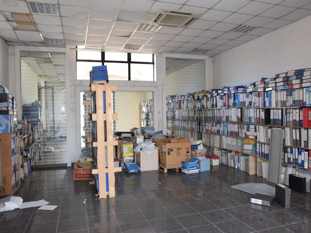 Complessi commerciali in vendita