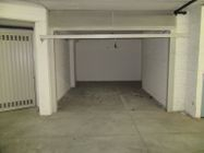 Immagine n6 - Appartamento con garage e posto auto (sub.300) - Asta 5039