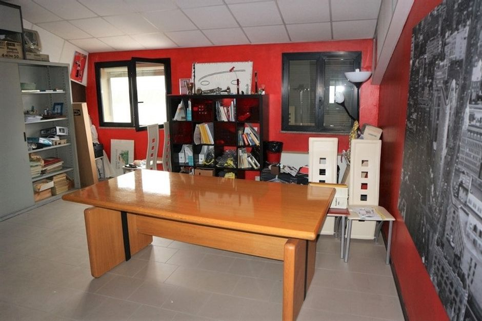 #5048 Capannone commerciale con officina e showroom in vendita - foto 7