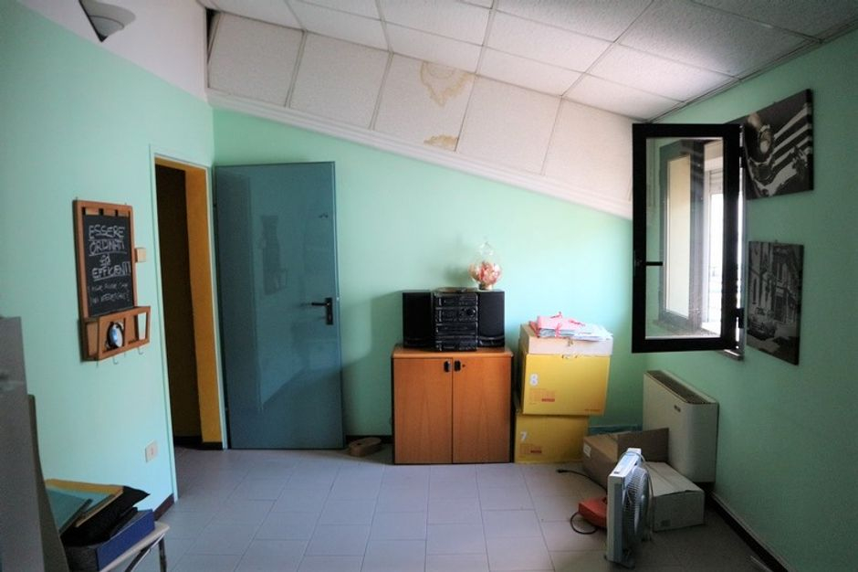 #5048 Capannone commerciale con officina e showroom in vendita - foto 8