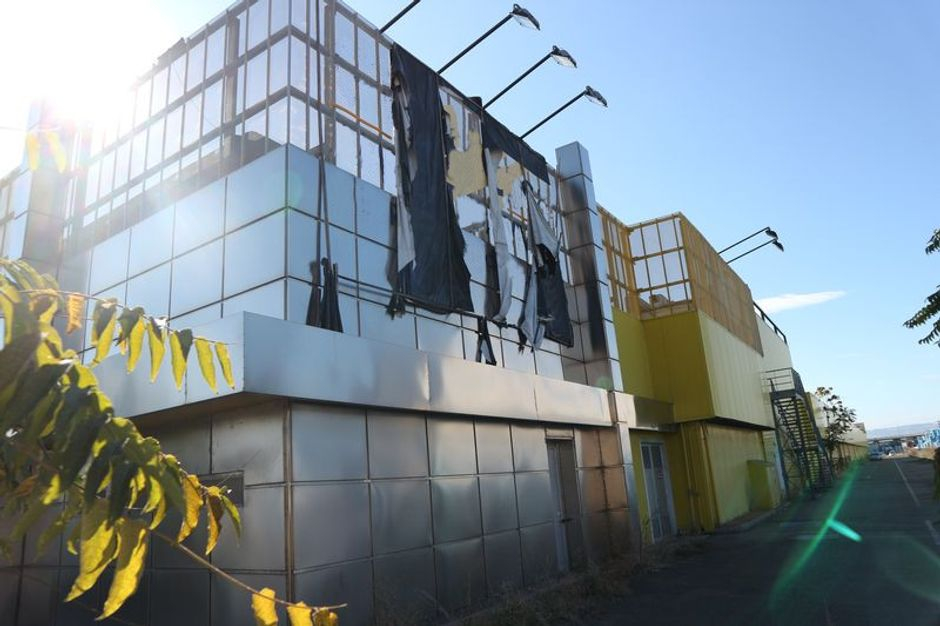 #5091 Capannone commerciale con sala mostra ed uffici in vendita - foto 2