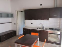 Appartamento al piano terra con cantina e posto auto (sub.104)