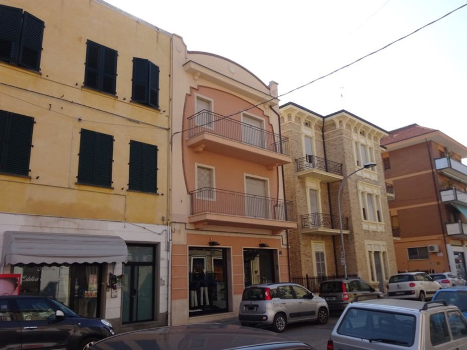 #5339 Negozio al piano terra in vendita - foto 1