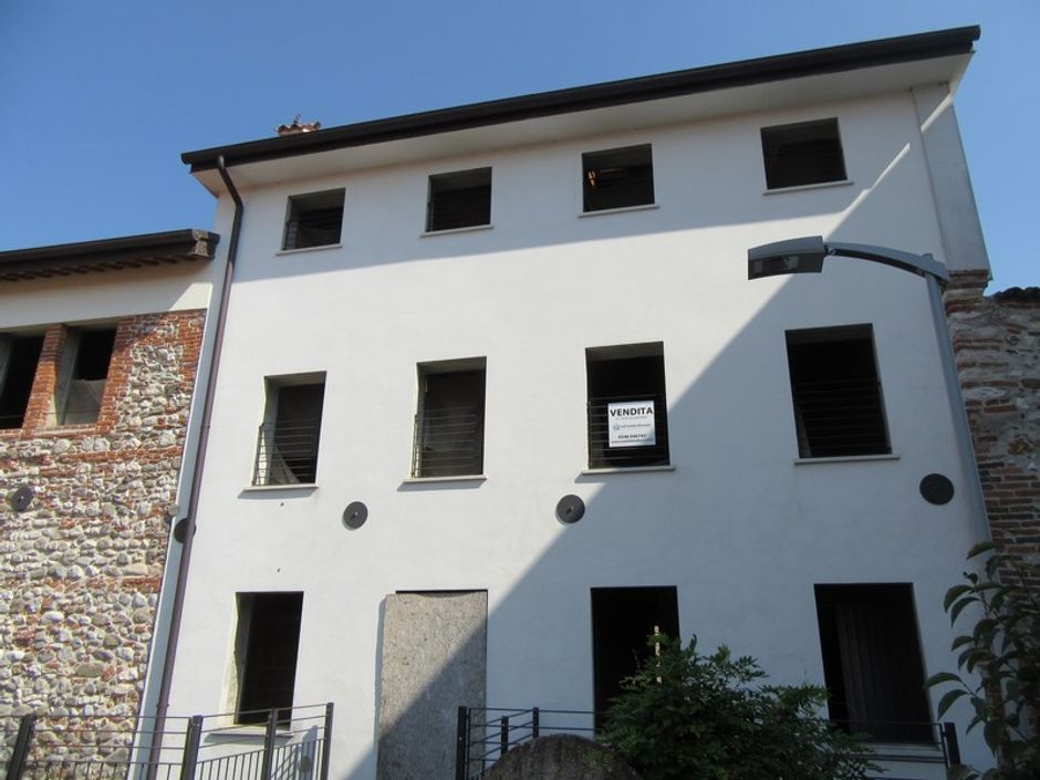 #5504 Fabbricato in costruzione con destinazione commerciale in vendita - foto 1