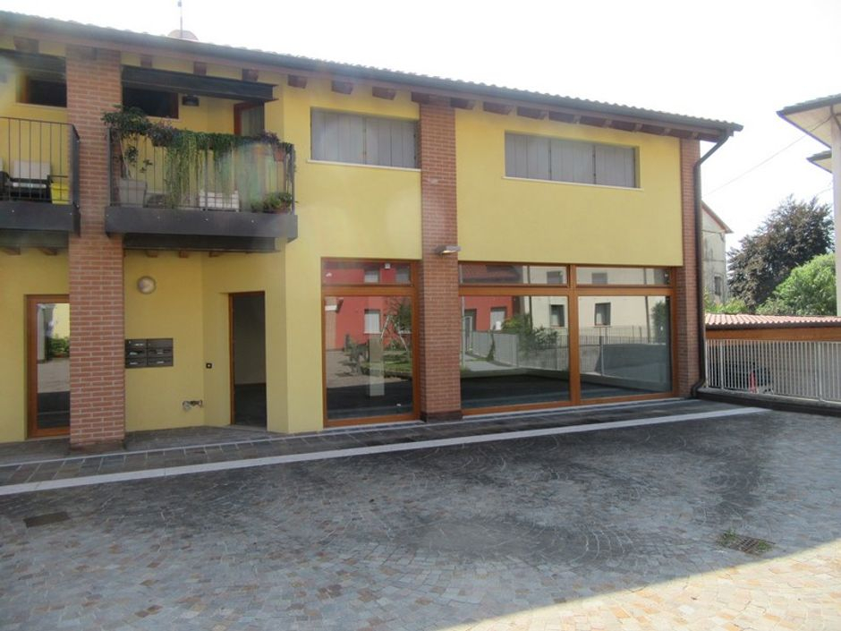 #5506 Negozio con garage e cantina in vendita - foto 1