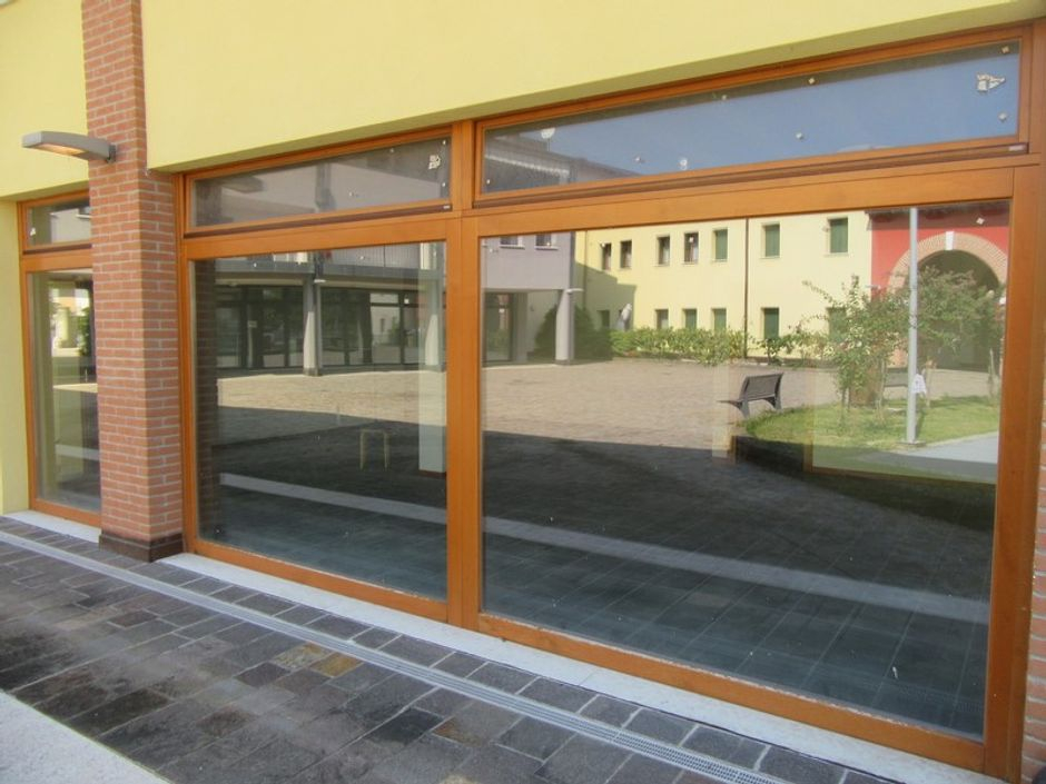 #5506 Negozio con garage e cantina in vendita - foto 2