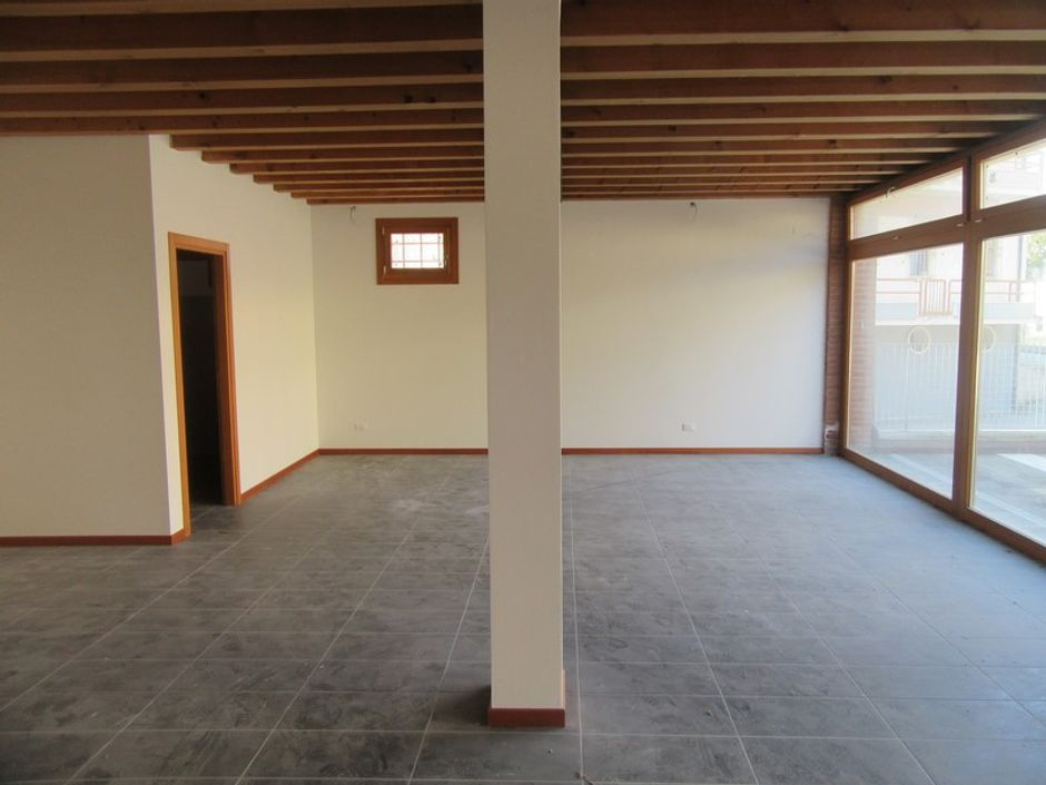 #5506 Negozio con garage e cantina in vendita - foto 3