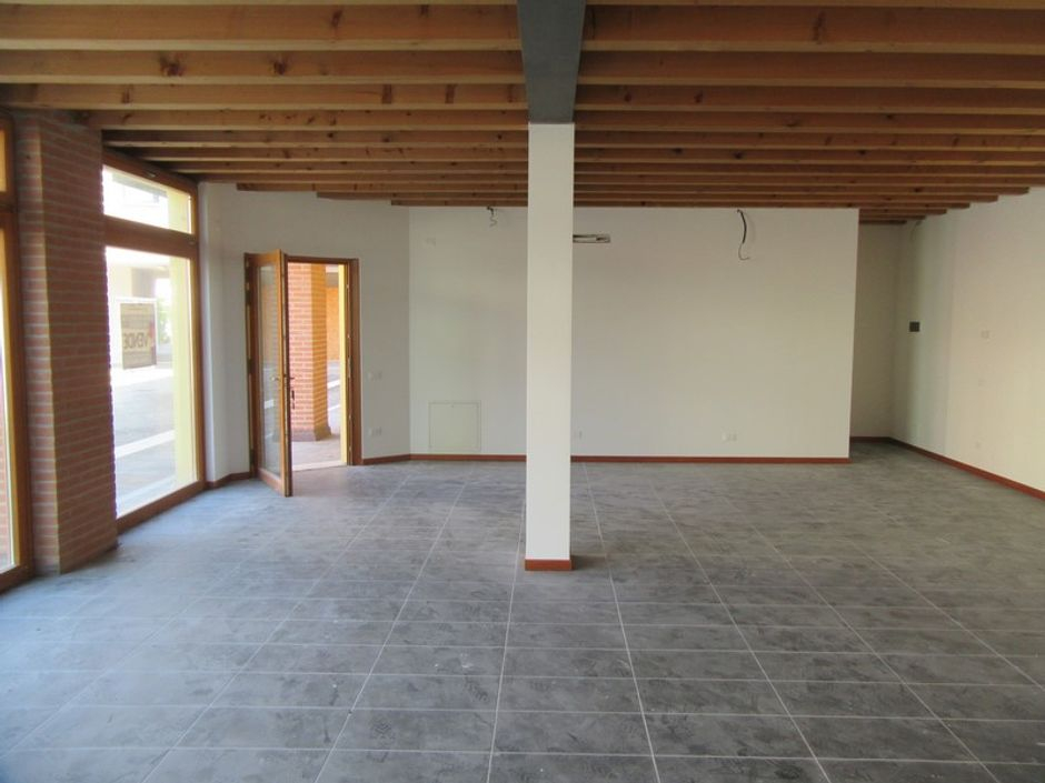 #5506 Negozio con garage e cantina in vendita - foto 4