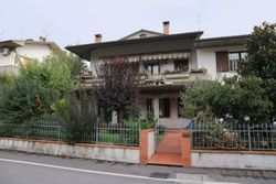 Semi detached apartment with laundry and two garages - Lote 5570 (Subasta 5570)